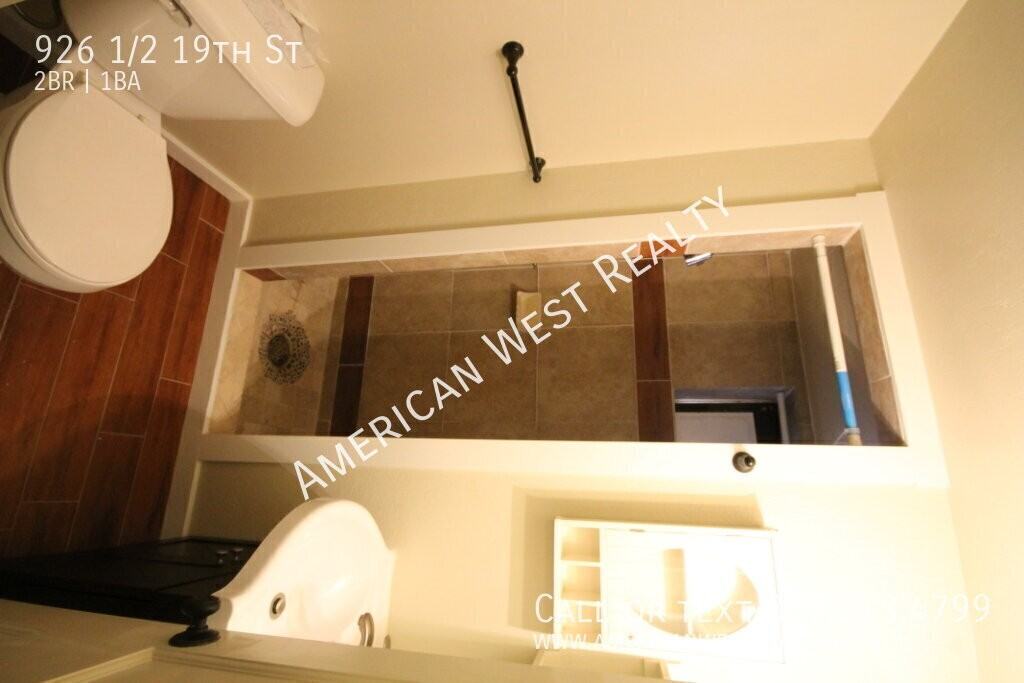 926 1/2 19th St - Photo 6 of 7