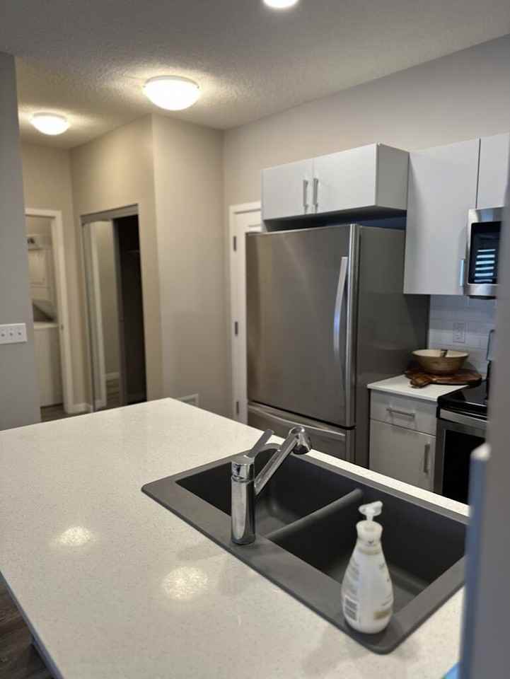 1818 - 1818 Rutherford Rd Sw - Photo 3 of 11