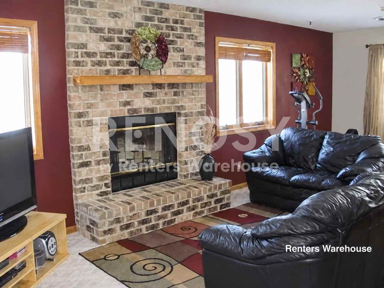 7091 Deerwood Ln N - Photo 4 of 8