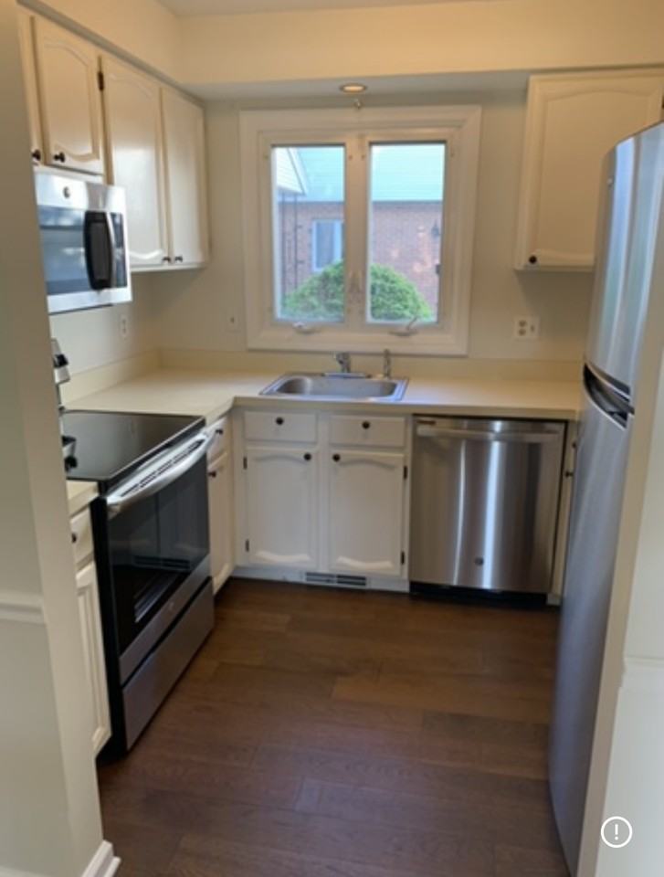 8 Colonial St #1 - Photo 4 of 14