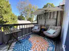 featured image of 8 Colonial St #5
