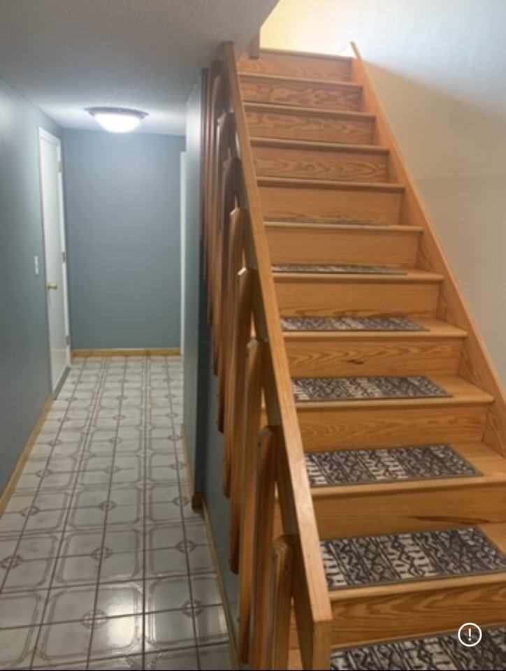 8 Colonial St #5 - Photo 3 of 11