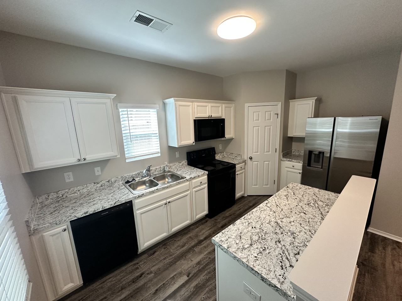 295 Oak Leaf Cir #NA - Photo 3 of 18