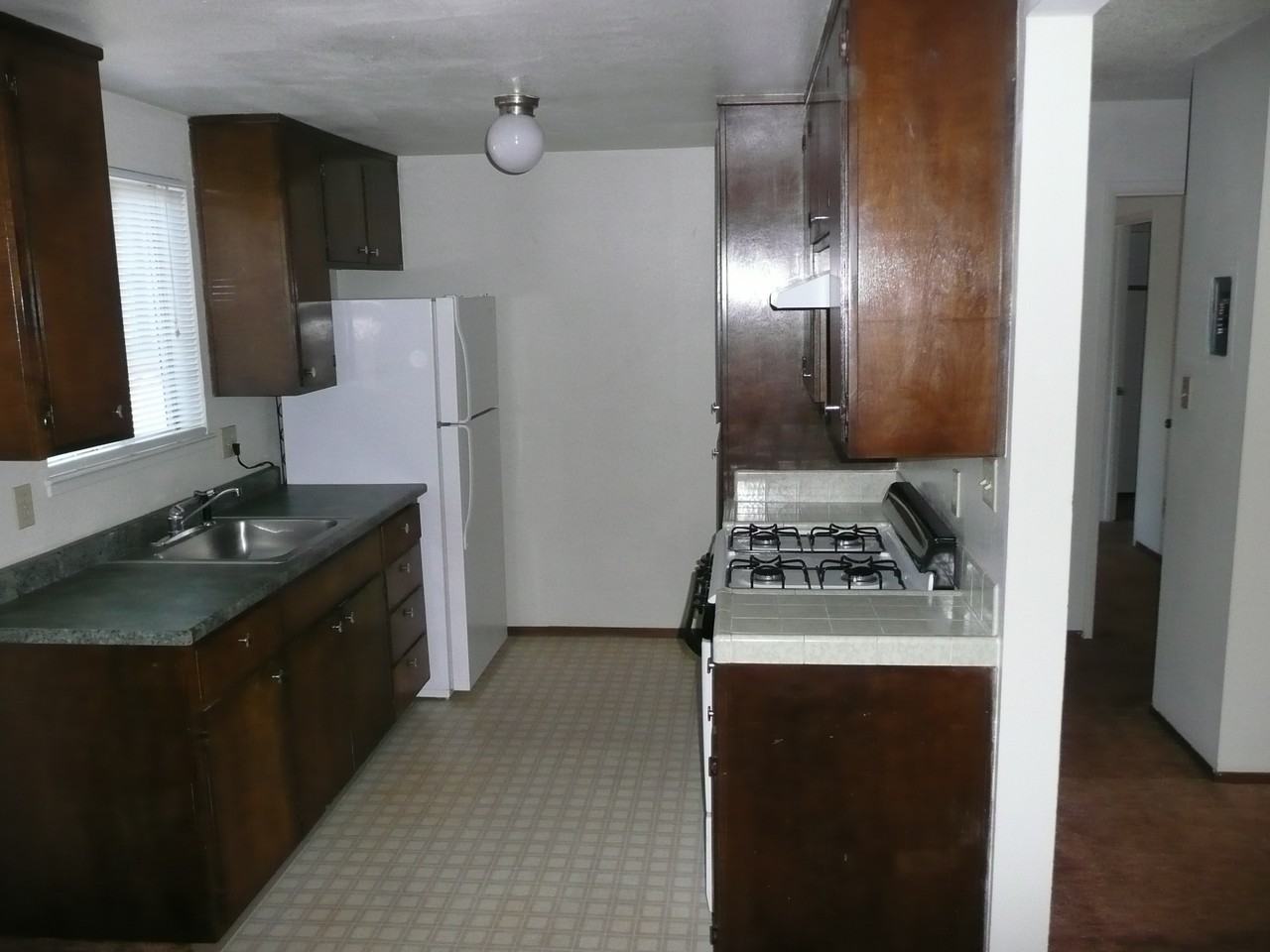 412 W Locust St #4 - Photo 5 of 7