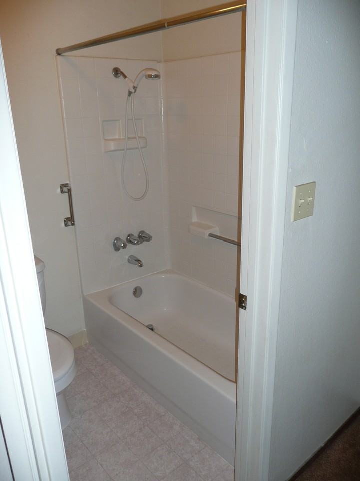412 W Locust St #4 - Photo 7 of 7