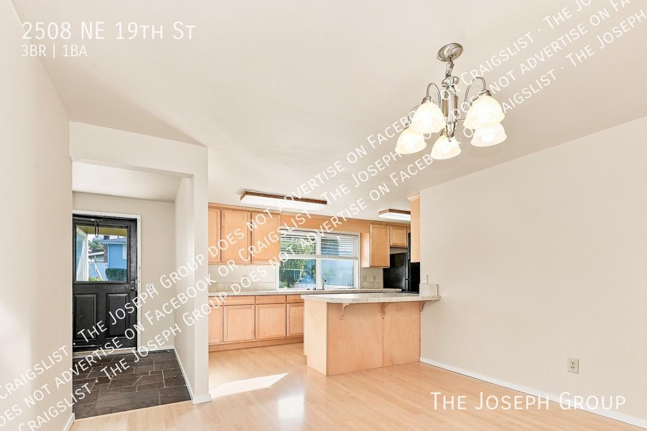2508 Ne 19th St - Photo 4 of 17