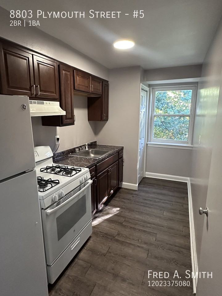 8803 Plymouth St #5 - Photo 4 of 11