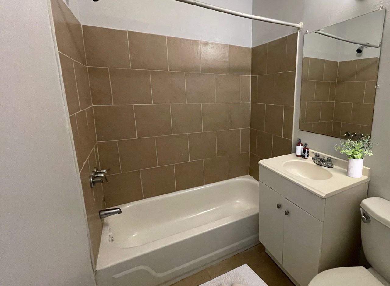 1313 W Allegheny Ave #1R - Photo 4 of 13
