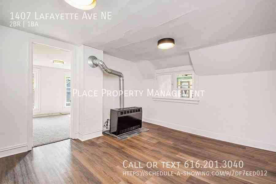 1407 Lafayette Ave Ne - Photo 5 of 16