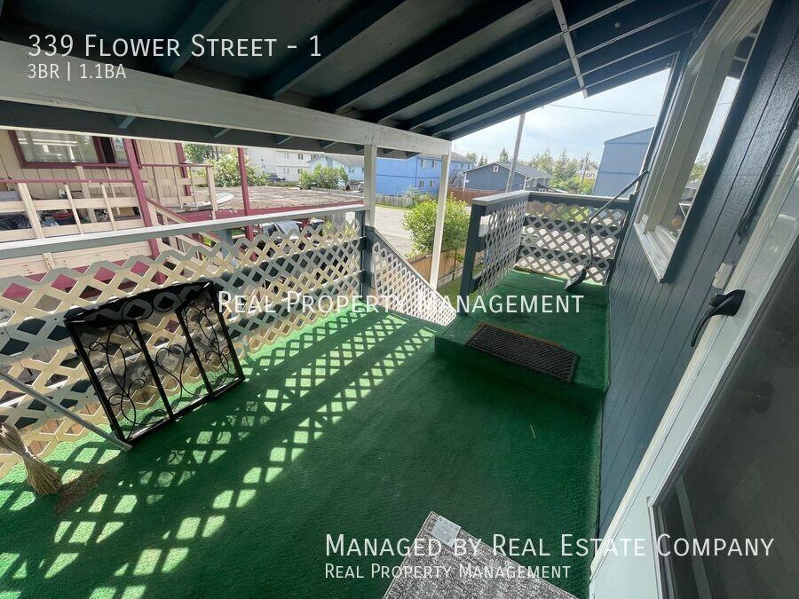 339 Flower St #1 - Photo 3 of 17
