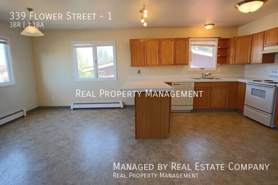 339 Flower St #1 - Photo 7 of 17