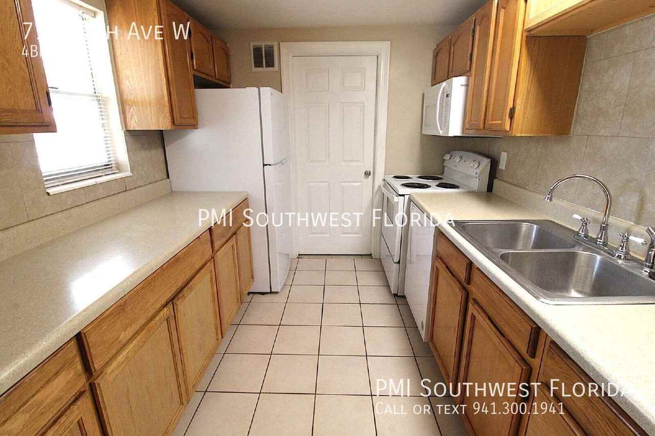 712 67th Ave W - Photo 3 of 21