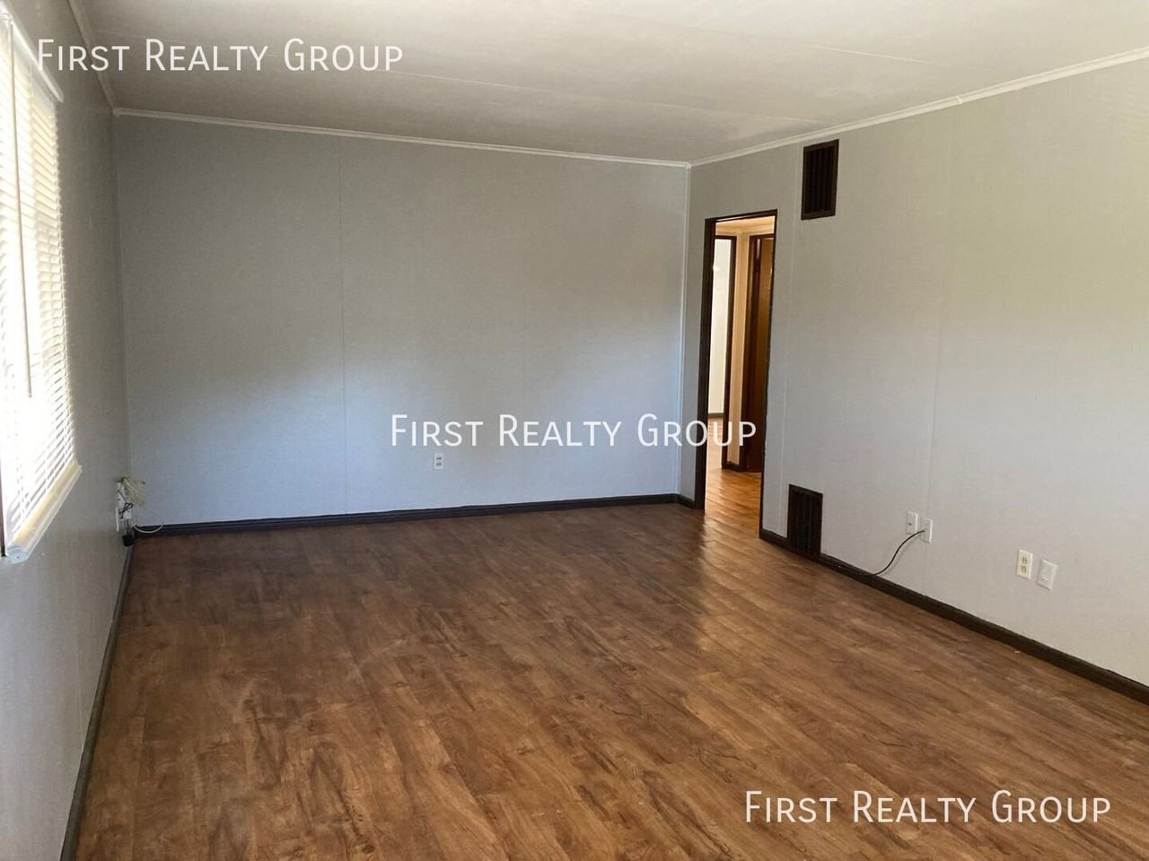 1018 Holly Ave - Photo 3 of 11