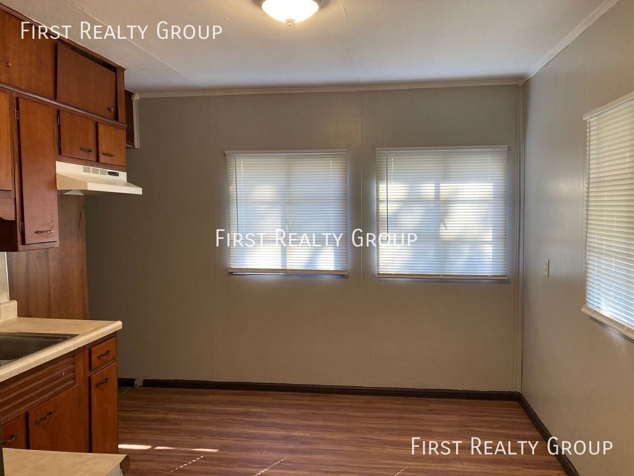 1018 Holly Ave - Photo 5 of 11