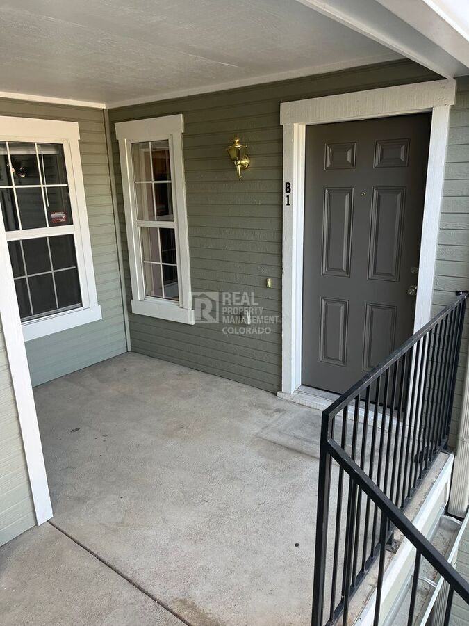 6776 S Ivy St #B1 - Photo 2 of 20