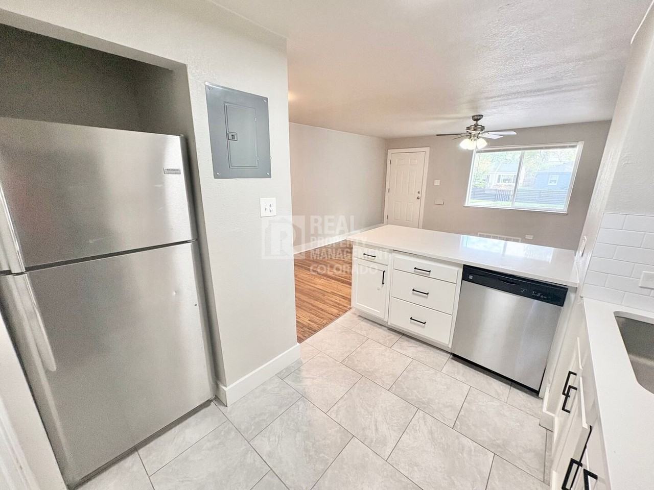 1563 Xenia St - Photo 5 of 15