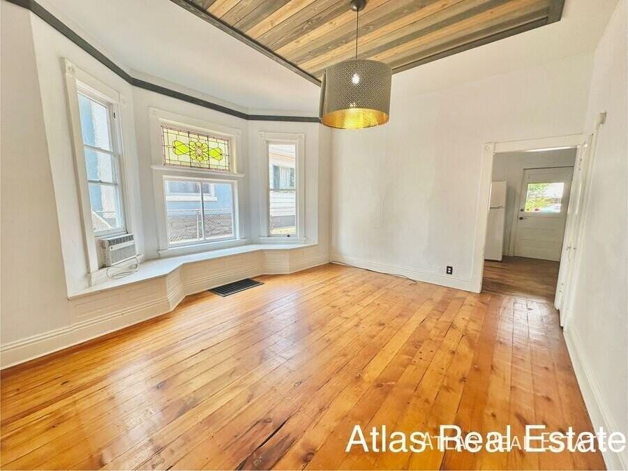 219 Jackson St #1 - Photo 4 of 16