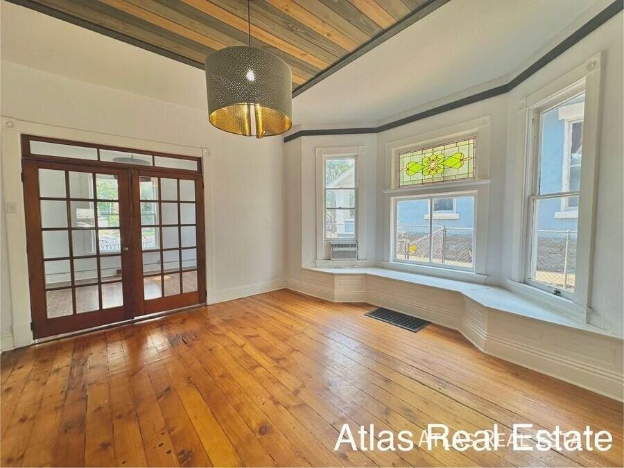 219 Jackson St #1 - Photo 6 of 16