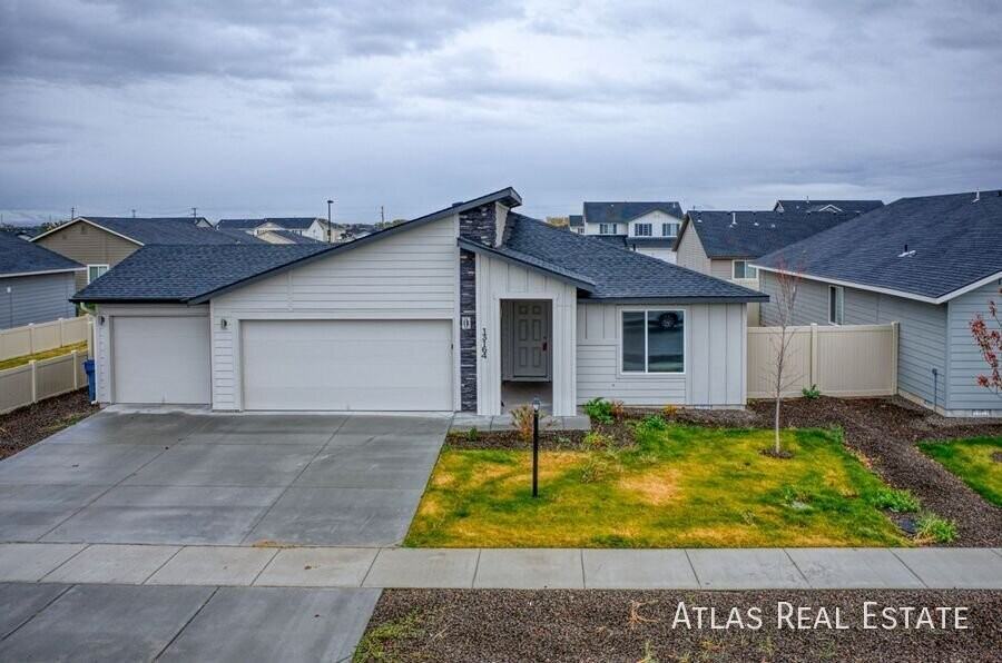 13164 S Coquille River Ave - Photo 2 of 28