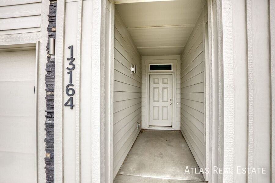 13164 S Coquille River Ave - Photo 5 of 28