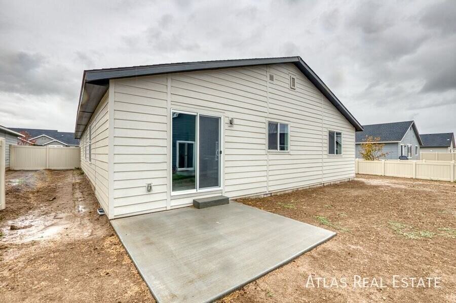 13164 S Coquille River Ave - Photo 7 of 28