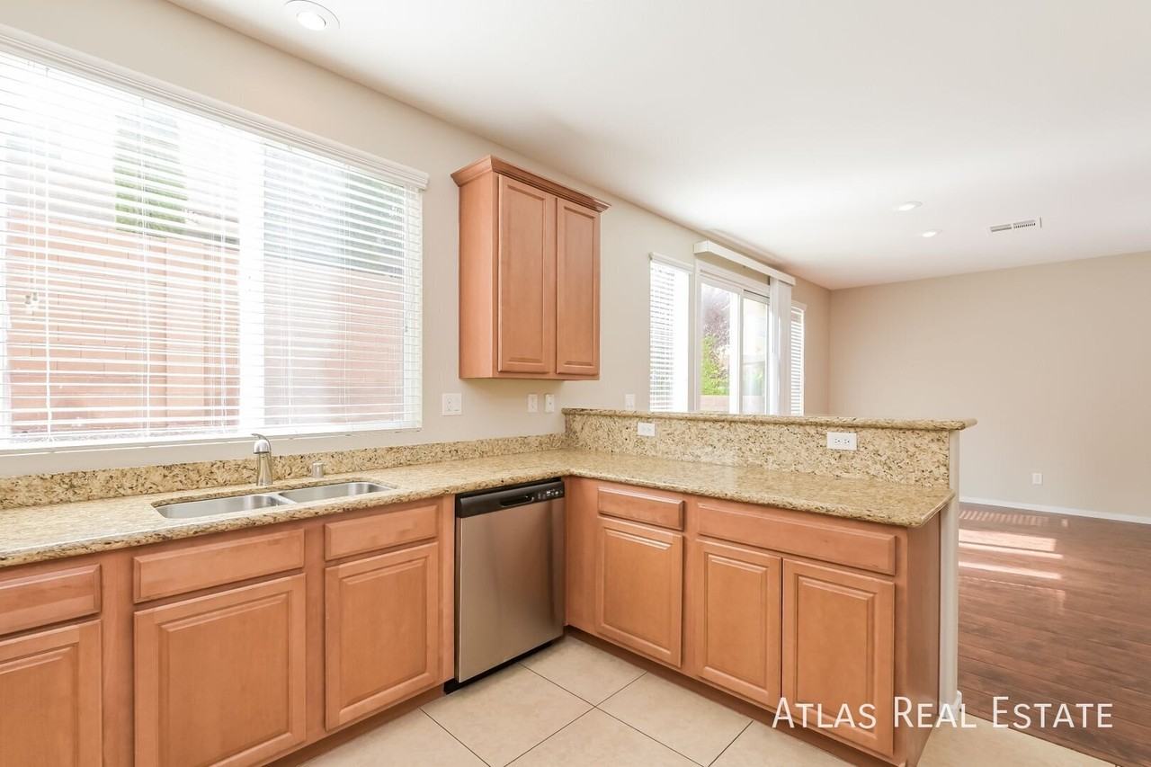 10441 Raining Sky St - Photo 5 of 21