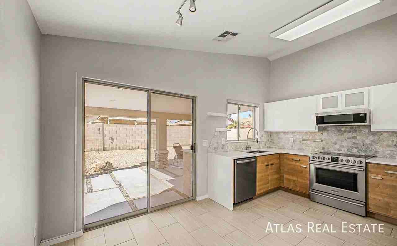 16640 W Statler St - Photo 5 of 22