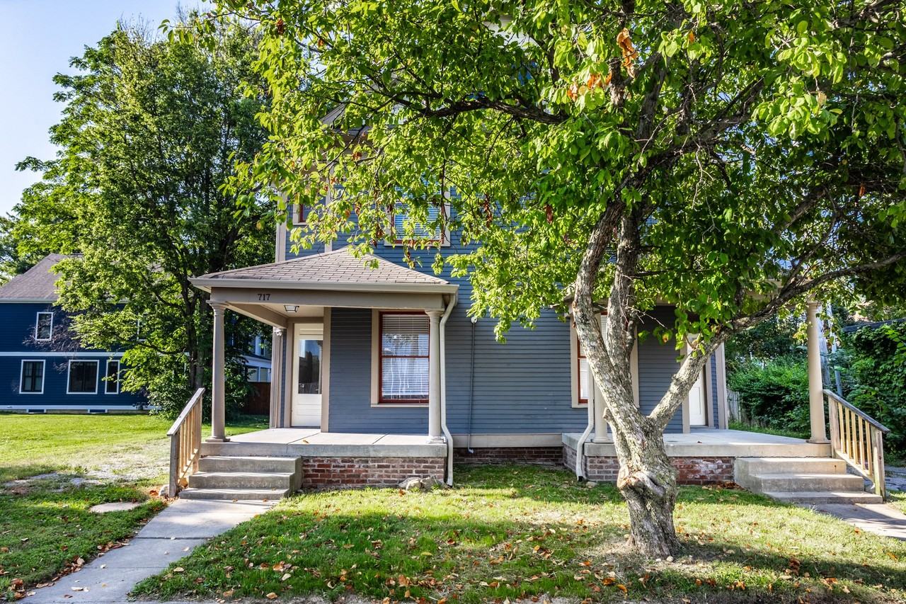 717 E 15th St - Photo 2 of 19