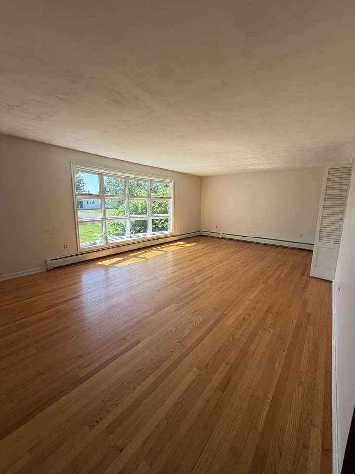 818 Griffin Pond Rd - Photo 3 of 18