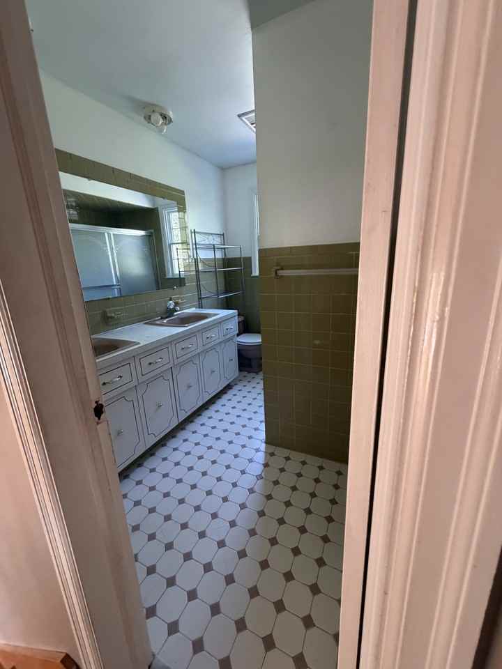 818 Griffin Pond Rd - Photo 7 of 18