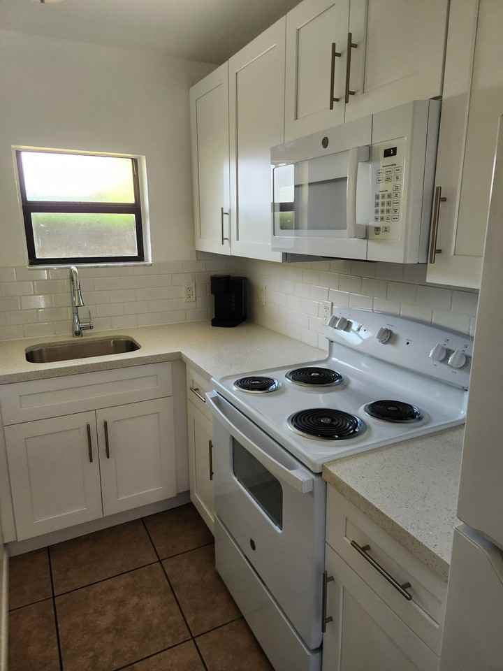 101 Caloosa St #2 - Photo 4 of 20