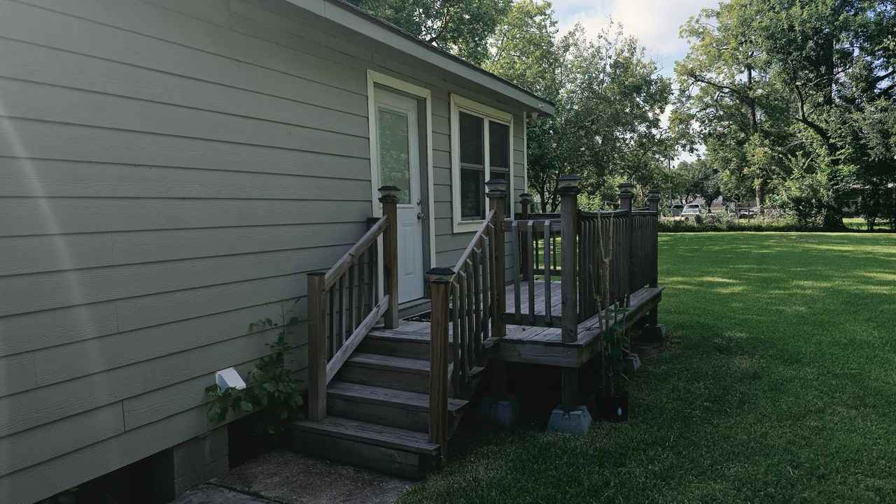 1214 Carby Rd - Photo 3 of 21