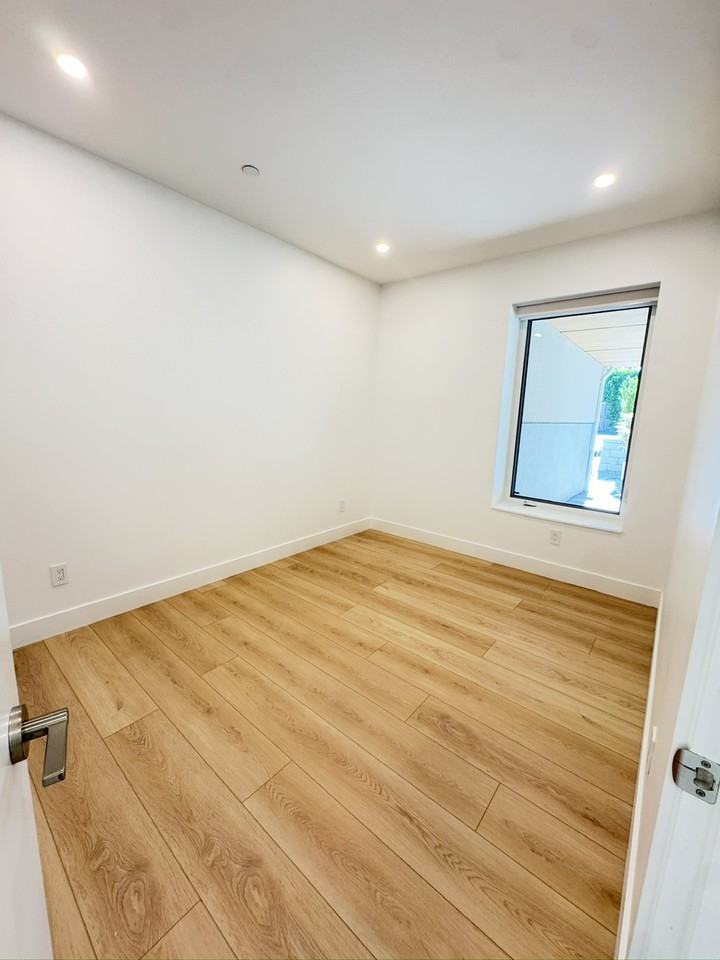 1715 17th St - Photo 2 of 10