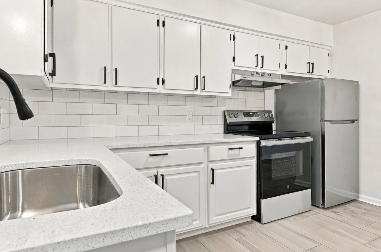 2411 Wyoming Ave #A - Photo 3 of 15