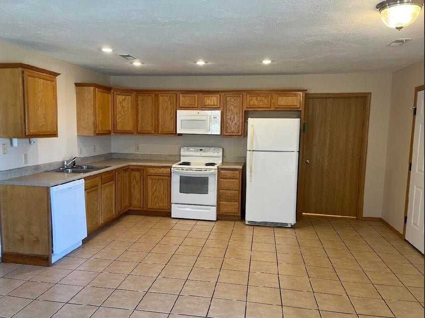 137 Bailey Cir #B - Photo 3 of 7