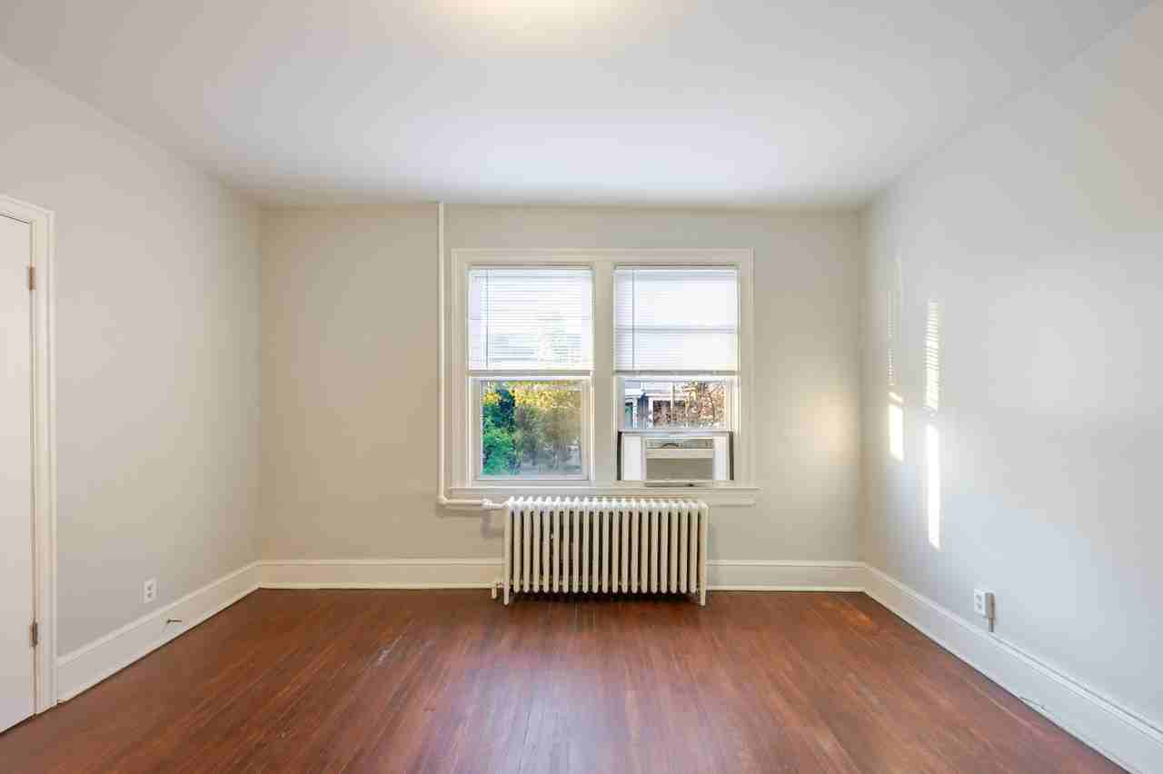 1522 Isherwood St Ne #4 - Photo 4 of 21