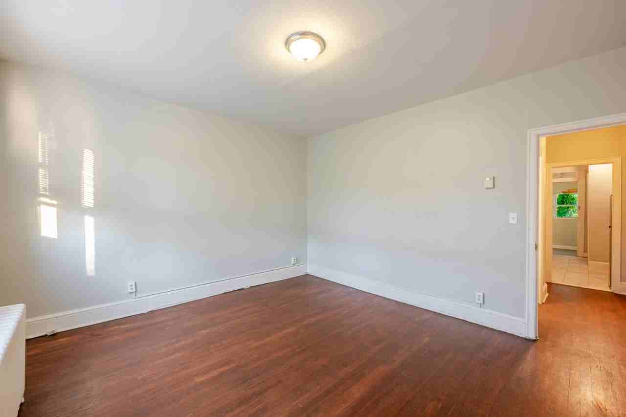 1522 Isherwood St Ne #4 - Photo 6 of 21