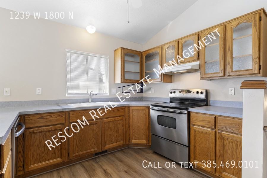 1239 W 1800 N - Photo 7 of 36
