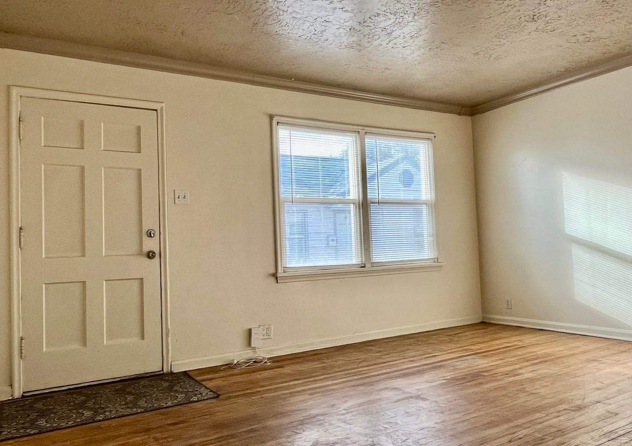 334 E Utopia Ave - Photo 2 of 7