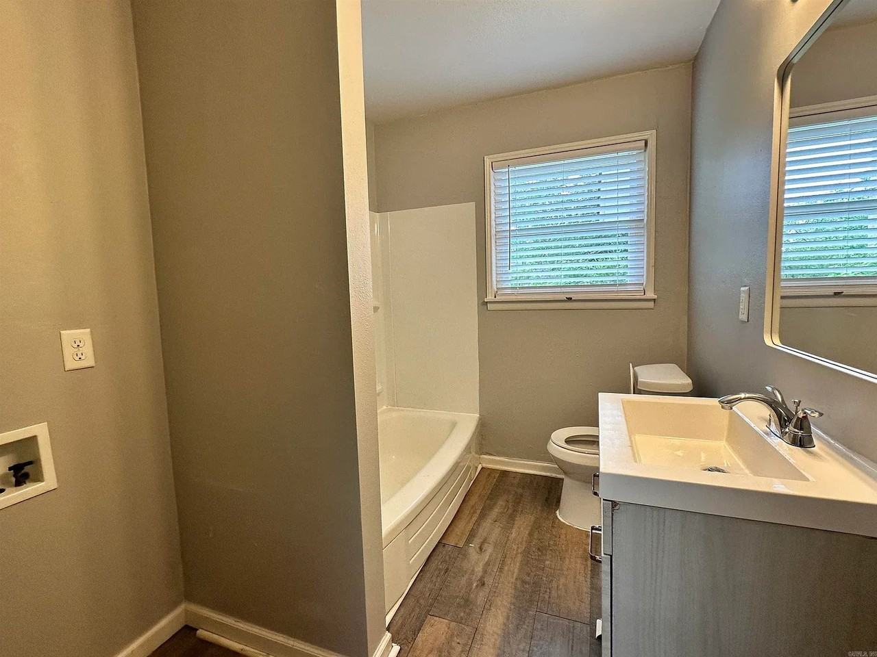 512 Ellen Dr - Photo 3 of 11