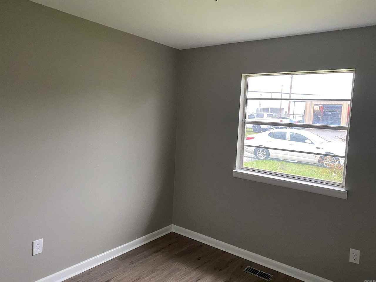 1510 W 38th St - Photo 2 of 14
