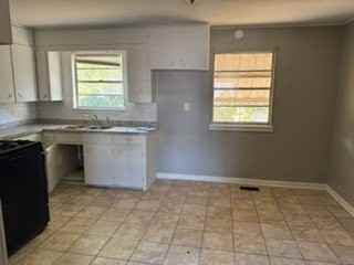 1510 W 38th St - Photo 3 of 14