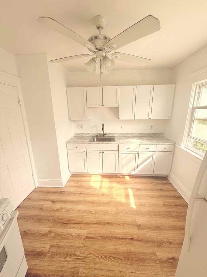 12009 Griffing Ave - Photo 5 of 20