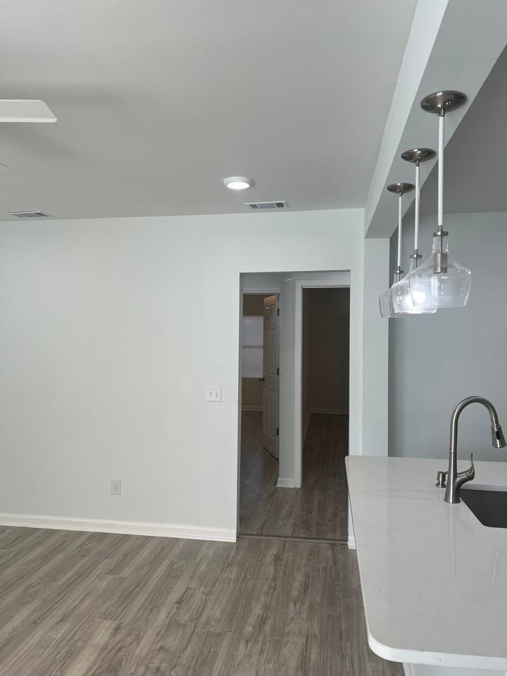 1106 E 55th St - Photo 2 of 10