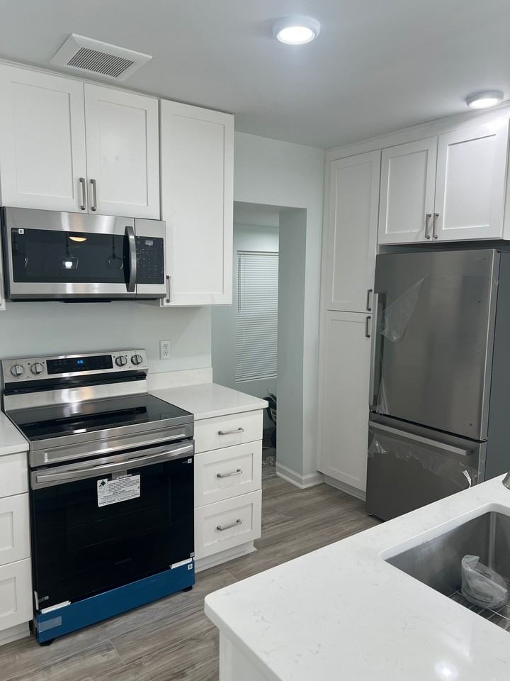 1106 E 55th St - Photo 3 of 10