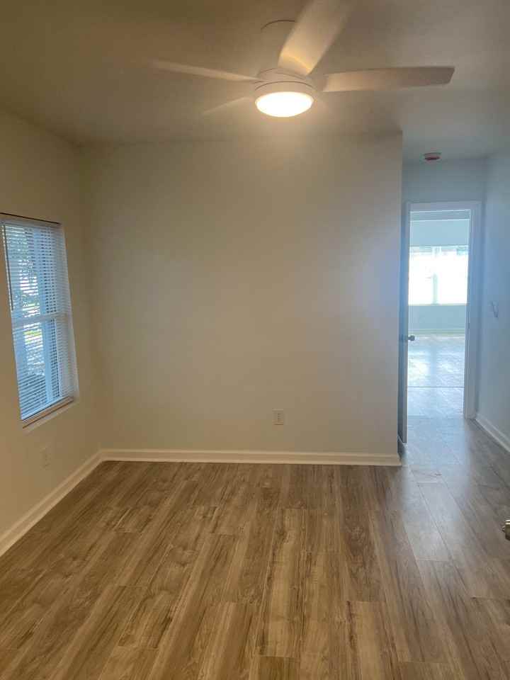 1106 E 55th St - Photo 5 of 10
