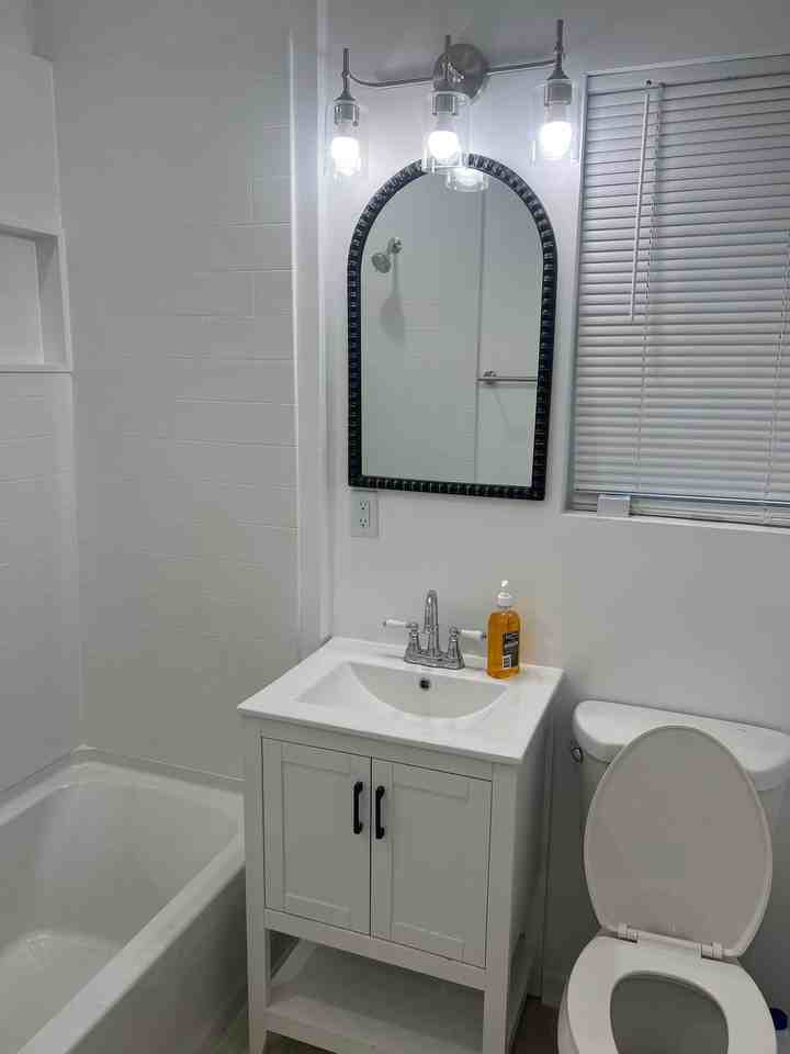1106 E 55th St - Photo 6 of 10