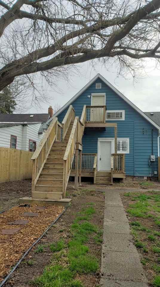 216 N Summit St #B - Photo 2 of 10