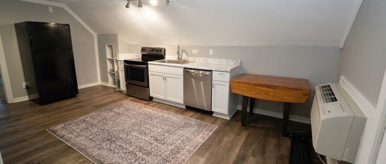 216 N Summit St #B - Photo 4 of 10
