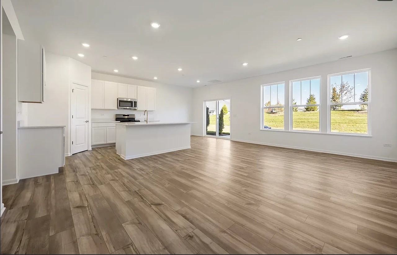 1107 White Oak Cir - Photo 4 of 9